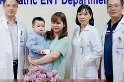 Giải thoát bé 2 tuổi khỏi căn bệnh hiếm phải thở bằng miệng ngay khi vừa chào đời