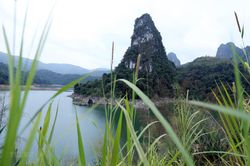 Chiêm ngưỡng vẻ đẹp hoang sơ của vịnh Pá Khôm ở Lai Châu