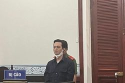 Thấy bạn gái cũ có người mới, rút dao xông vào 'rửa hận'