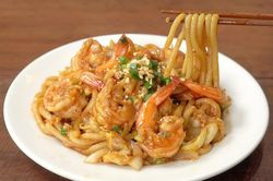 Cách làm mì udon xào tôm