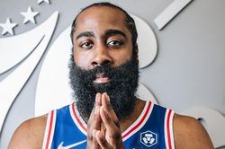 Hành động đầy ý nghĩa của James Harden với nam sinh viên sống sót thần kỳ sau vụ xả súng tại Mỹ