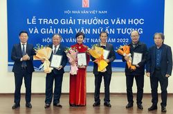Nâng tầm giải thưởng văn học