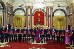 Quyền Chủ tịch nước trao quyết định bổ nhiệm Đại sứ Việt Nam tại nước ngoài