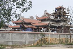 Thu hồi đất nông nghiệp của dân để cá nhân xây lăng mộ 'khủng'