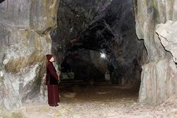 Bí ẩn dưới lòng đất Nhẫm Dương