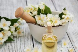 Tác dụng kỳ diệu của tinh dầu hoa nhài đối với sức khỏe
