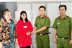 Chơi thể thao, chiến sĩ nghĩa vụ nhặt được lắc tay vàng