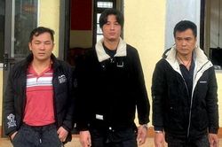 3 người nước ngoài đi chơi, thiếu tiền xài phá cửa xe trộm tài sản