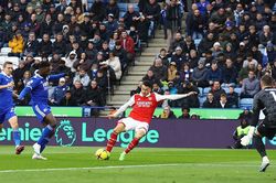 Martinelli giúp Arsenal hạ Leicester, tạo áp lực cực lớn lên Man City và MU