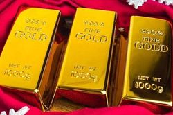 Giá vàng hôm nay 25/2 tiếp đà trượt dốc