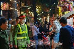 Xử lý hàng quán chiếm vỉa hè kinh doanh từ chiều tối đến đêm khuya
