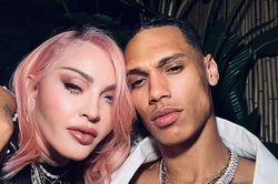 Madonna chia tay bạn trai kém 41 tuổi sau 5 tháng yêu