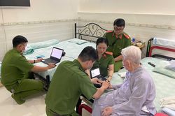 Cấp căn cước công dân lưu động cho người già, yếu, cao tuổi tại phường Vĩnh Thọ