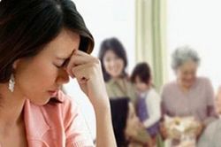 Chứng kiến cảnh bố chồng dạy dỗ con trai, con dâu chỉ muốn ly hôn