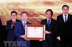 Đón nhận phần thưởng cao quý