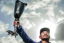 Cựu chiến binh cụt hai chân chinh phục đỉnh Everest