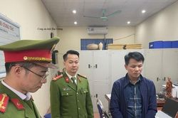 Bắt giam trạm trưởng kiểm lâm và phó chủ tịch xã về tội giả mạo trong công tác