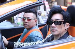 Quang Hà lái siêu xe chở DJ TiLo gây chú ý