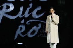 Vượt hàng nghìn cây số, bỏ tiền triệu để mua vé VIP, khán giả nói gì sau live-concert của Hà Anh Tuấn?