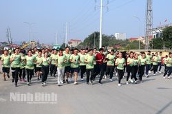 Agribank chi nhánh Ninh Bình phát động hưởng ứng Giải chạy 'Vì tương lai xanh'