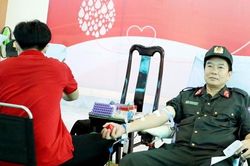 CBCS Trung đoàn CSCĐ Tây Nam Bộ hiến máu tình nguyện