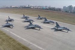 Trung Quốc ký 'thỏa thuận lịch sử' với UAE về máy bay huấn luyện L-15