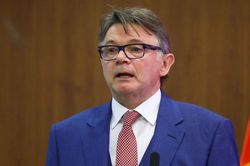 HLV Troussier: Tuyển Việt Nam có thắng được Nhật Bản 9 trận không?