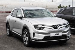 VinFast thay đổi giá thuê VF 8 tại Mỹ
