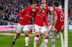 Rashford và Casemiro tỏa sáng, Ten Hag giành danh hiệu đầu tiên với MU