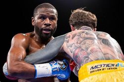 Ở tuổi 46, Floyd Mayweather vẫn giữ được những phẩm chất làm nên 'Độc cô cầu bại'