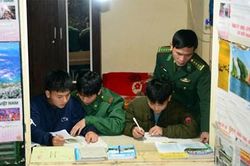 Chuyện 'Nâng bước em tới trường-Con nuôi đồn biên phòng': Bài 2: Cõng con nuôi đi tìm chữ