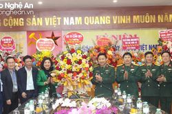 Bộ Tư lệnh Quân khu 4 thăm, chúc mừng các đơn vị y tế nhân ngày Thầy thuốc Việt Nam