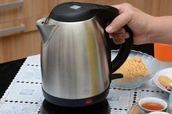 Lưu ý khi sử dụng ấm siêu tốc để lâu bền
