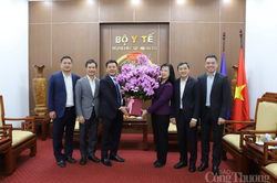 Bộ trưởng Nguyễn Hồng Diên thăm và chúc mừng ngành y tế nhân Ngày Thầy thuốc Việt Nam