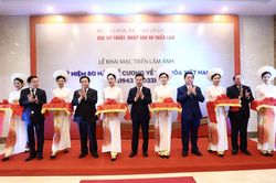 Hà Nội: Khai mạc triển lãm ảnh kỷ niệm 80 năm Đề cương về văn hóa Việt Nam