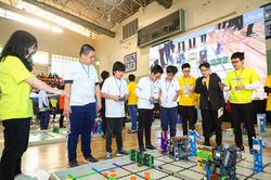 Xác định 20 đội robot VEX IQ của Việt Nam tranh tài thế giới