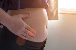 Nữ sinh 14 tuổi mang khối u lớn nhưng tưởng béo bụng