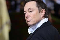 Elon Musk lại là người giàu nhất thế giới