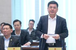 Bộ trưởng Công Thương giải trình về tình trạng bán xăng nhỏ giọt