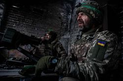 Tổng thống Zelensky: Chiến sự ở Bakhmut khó khăn hơn, Nga phá hủy mọi thứ bảo vệ binh sĩ Ukraine