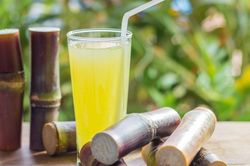 Lý do bạn nên uống nước mía khi thời tiết nắng nóng