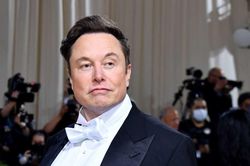 Elon Musk lại là người giàu nhất thế giới