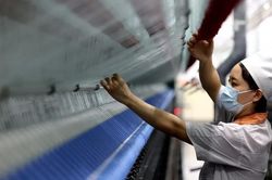 Sản xuất Trung Quốc tăng trưởng cao nhất trong cả thập kỷ