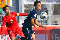Khuất Văn Khang: 'Bất ngờ trước CĐV Việt Nam ở Uzbekistan'