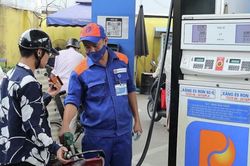Giá xăng dầu hôm nay 1/3: Lấy lại đà tăng; chiều nay, giá xăng dầu có giảm?