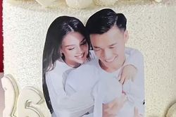 Thủ môn Bùi Tiến Dũng đón sinh nhật lãng mạn bên vợ người mẫu và con trai nhỏ