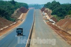Cận cảnh cao tốc Bộ trưởng Giao thông từng nhắc 'báo cáo rất ổn nhưng hiện trường thì không'