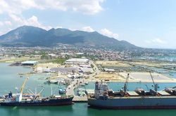Hợp tác phát triển dịch vụ logistics tại cảng Cam Ranh