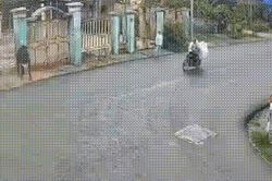 Giây phút cụ bà bị 'bò điên' húc văng, chấn thương nặng