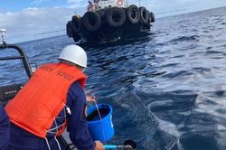 Philippines gấp rút tìm kiếm tàu chở 800.000 lít dầu chìm ngoài khơi